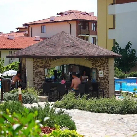- Garden Of Eden Apartment *